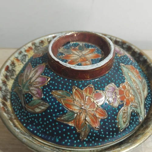 Japanese bowl with lid used, Satsuma style decoration