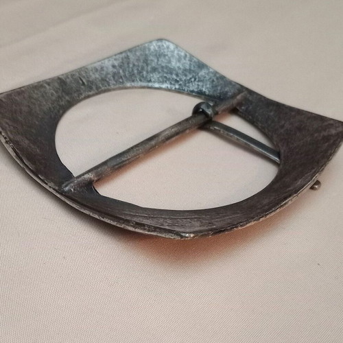 Vintage metal belt buckle like new, adjustable, black