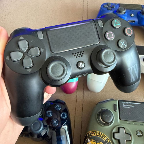 PlayStation 4 controller set used, 6 original controllers