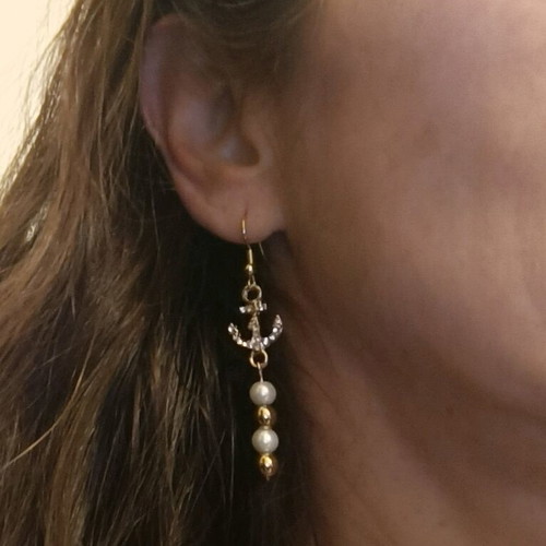 Earrings new with white pearl and gold hematite