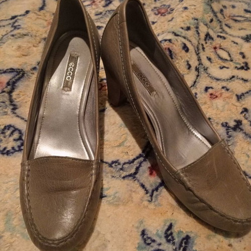 Ecco soft leather pumps like new, size 39/40, gray