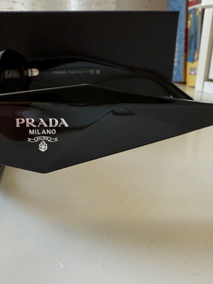 Γυαλιά ηλίου γυναικεία Prada μαύρα με ντεγκραντέ φακό, σαν καινούργια