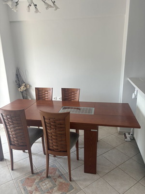 Solid wood extendable dining table with 4 chairs