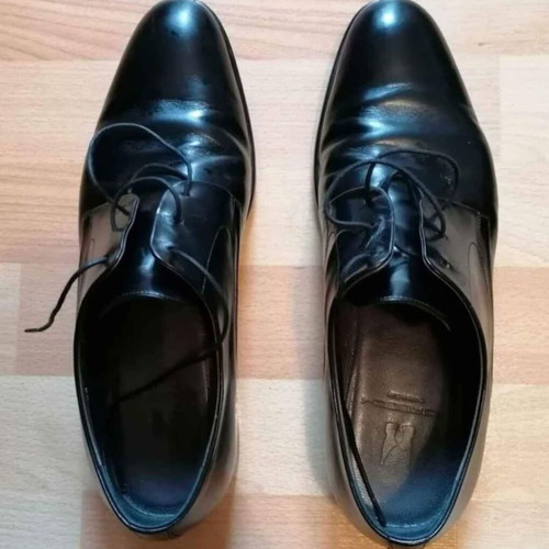 Black leather Moreski shoes like new, size 42