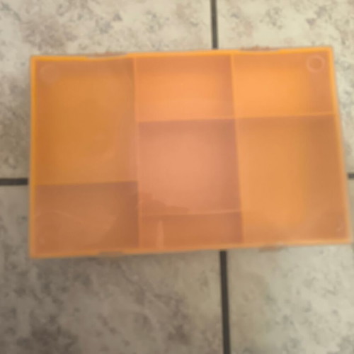 Plastic organizer case like new with compartments and lid