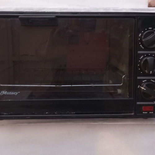 Munsay M-88 oven used, 30L, includes tray and rack