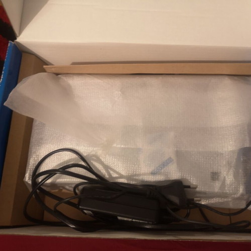 Novabox HD 831 TV decoder like new with original remote and transformer