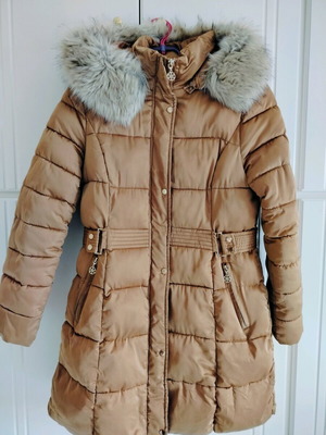Beige jacket size L with detachable hood and fur like new