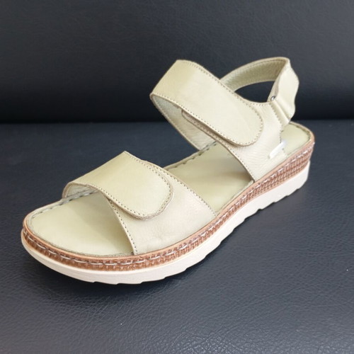 Leather platform sandals new, soft green color, size 37