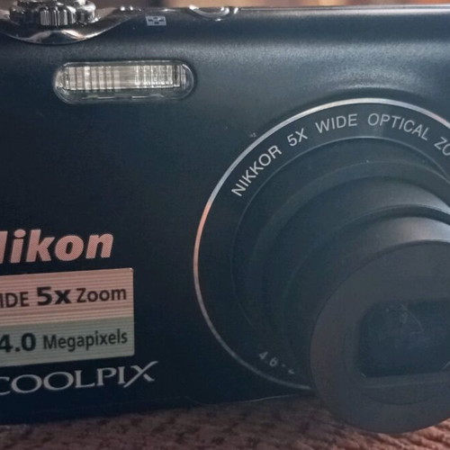 Nikon Coolpix S3100 camera like new, 14MP, 5x optical zoom