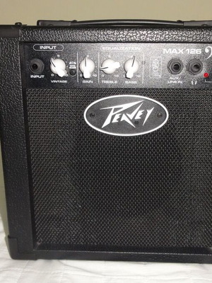 Peavey Max 126 V2 combo bass amp like new with carrying bag