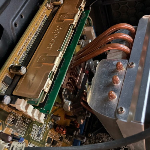 Desktop computer used with ASUS M2R32-MVP motherboard and MSI R5670 graphics card
