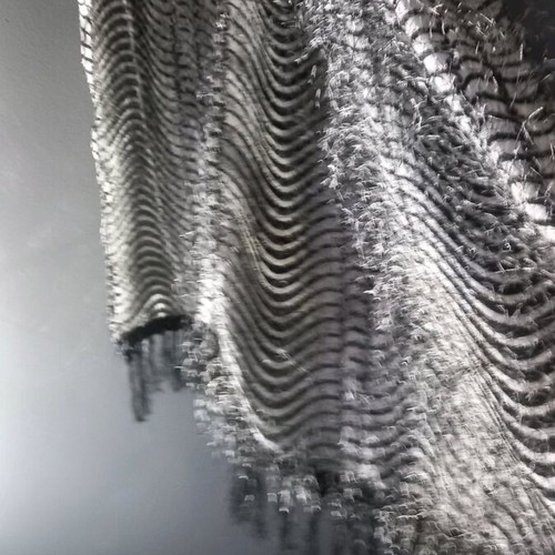 Zebre scarf like new, black and white, long, distinctive
