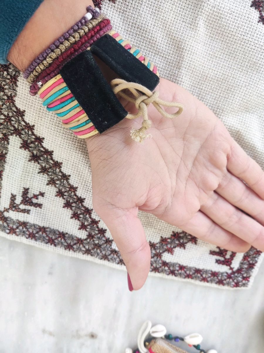 Vintage multistrand bracelet with cords… - € 0,50 - Vendora.cy
