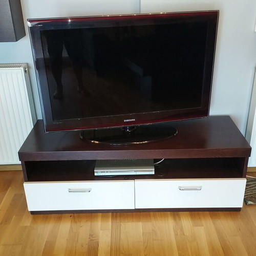 Samsung TVs like new, 1x 40 inch and 2x 22 inch non-smart