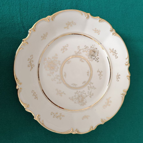 Hutschenreuther porcelain plate from Bavaria like new