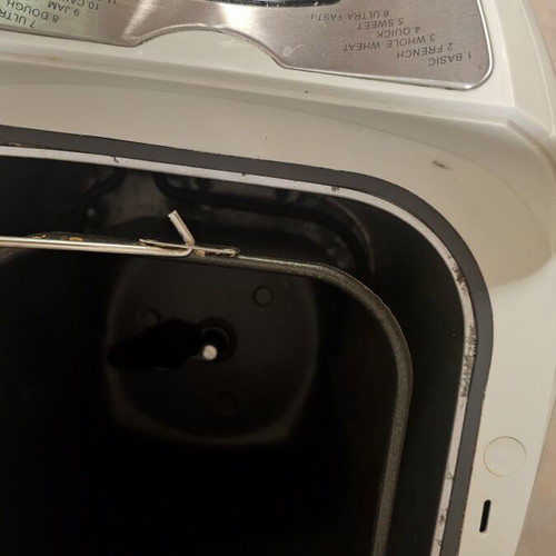 Izzy bread maker with multiple baking programs