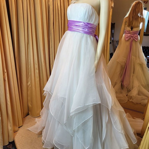 Wedding dress used white organza with lilac belt and bow
