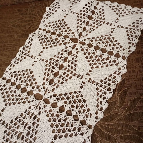 Handmade table runner like new