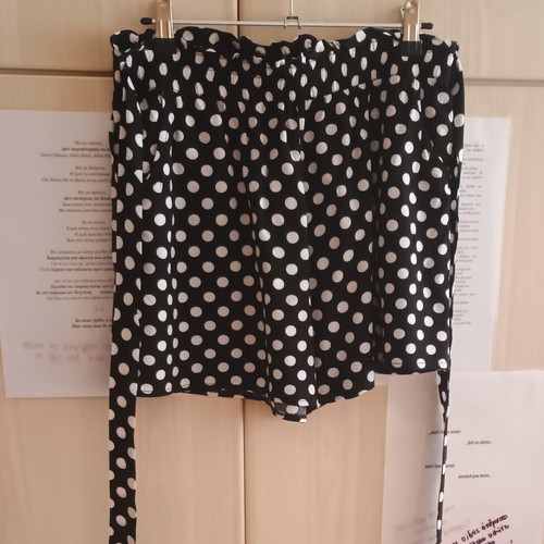Polka Dot Shorts with Pockets and Belt, like new, size L