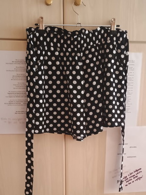Polka Dot Shorts with Pockets and Belt, like new, size L