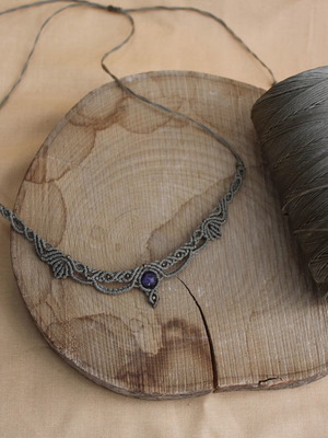 Macrame necklace with khaki leaf and amethyst new