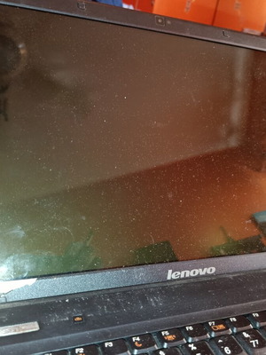 Lenovo лаптоп с нужда от зарядно и смяна на екран