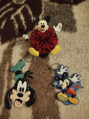 Mickey Mouse keychains used, pack all together