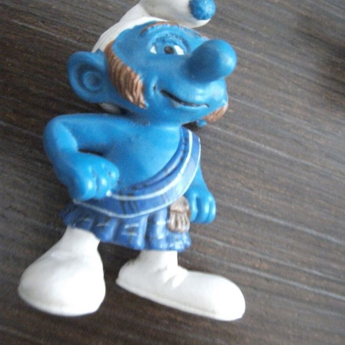 Smurf figures used, set of two