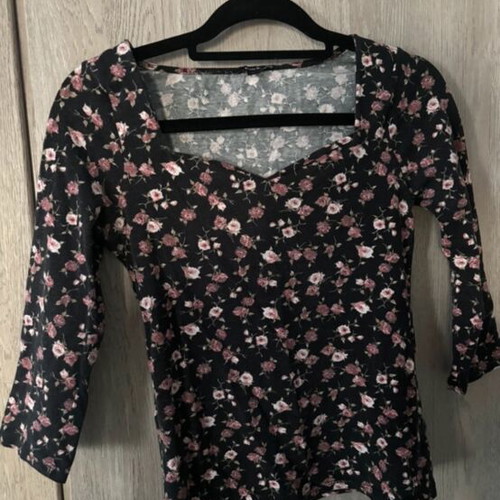 Women's blouse with 3/4 sleeve like new, size M