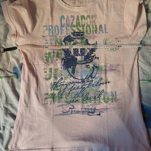 T-shirt unisex size L like new, pink multicolor