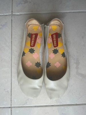 Δερμάτινες μπαλαρίνες Clarks 38, λευκές, σε πολύ καλή κατάσταση