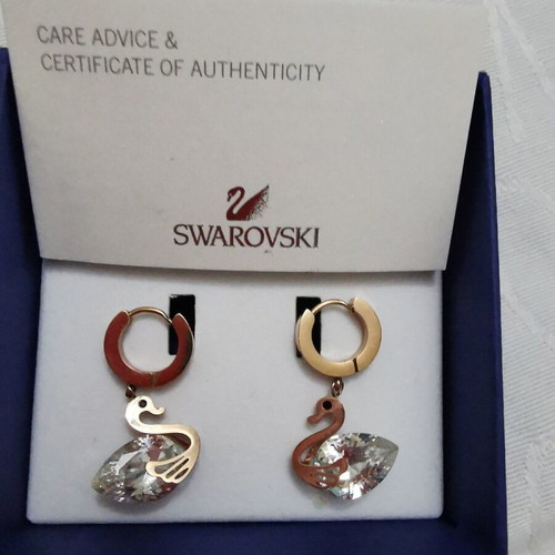 Swarovski earrings with crystal swan