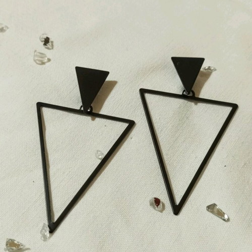 Minimal triangle earrings new, black
