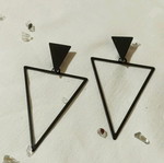 Minimal triangle earrings new, black