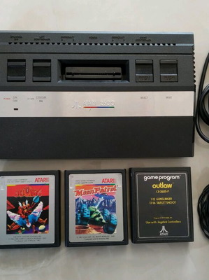 Atari 2600 Junior с три игри употребяван, работещ