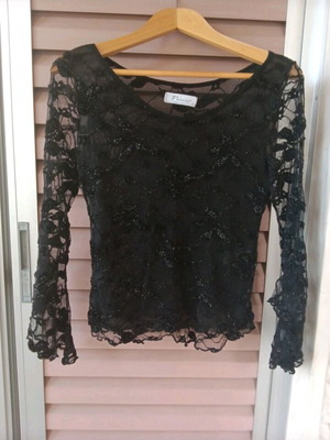 Lace blouse size Large like new, black