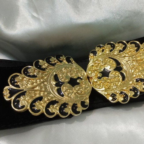 Women’s suede belt like new, black with gold metal detail