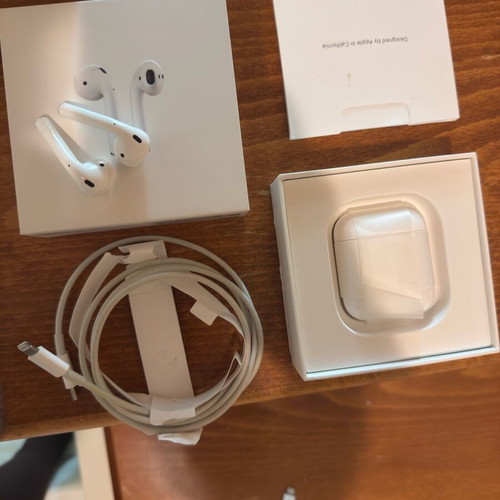 AirPods 2generetion case with charging cable and box like new