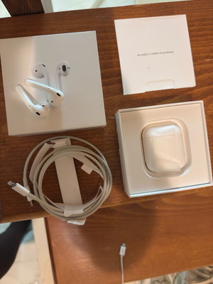 AirPods 2generetion case with charging cable and box like new