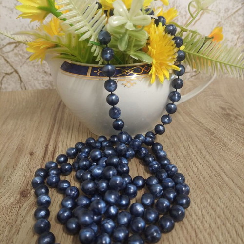 Long necklace with artificial pearls like new, blue