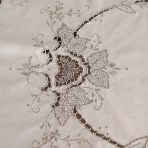 Vintage set of 4 ecru table linens with gray details like new