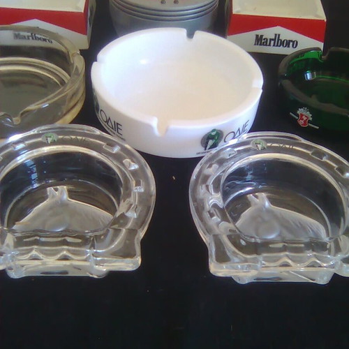 Ashtrays set of 8 like new