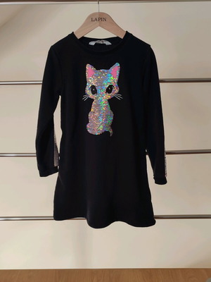 H&M dress used for girl 5-6 years with long sleeves and cat sequin design