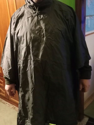 Military waterproof coat new, length 1.40m, width 1.00m