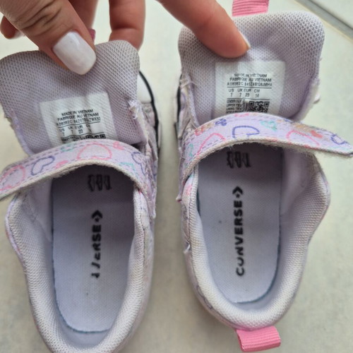 Converse All Star Rave Lilac Shoes with Hearts and Velcro Closure like new
