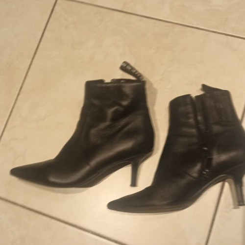 Guess women's leather shoes used, size 38, black boots