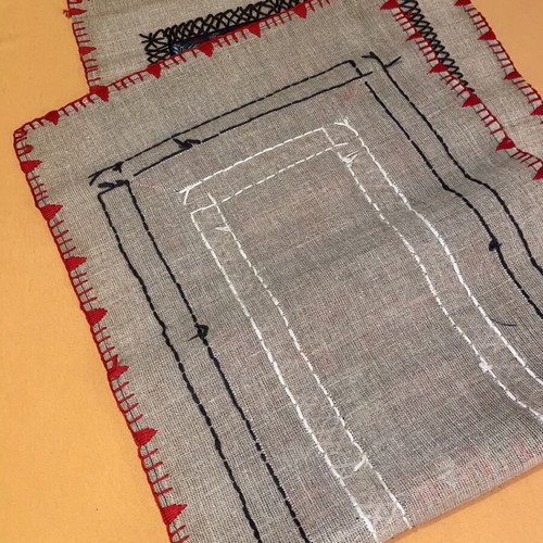 Vintage table runner on natural linen, like new, Hungarian folk embroidery