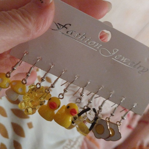 Fashion earrings set new in yellow with 5 pairs