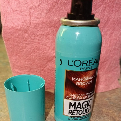 L'Oreal Paris Magic Retouch Mahogany Brown spray used